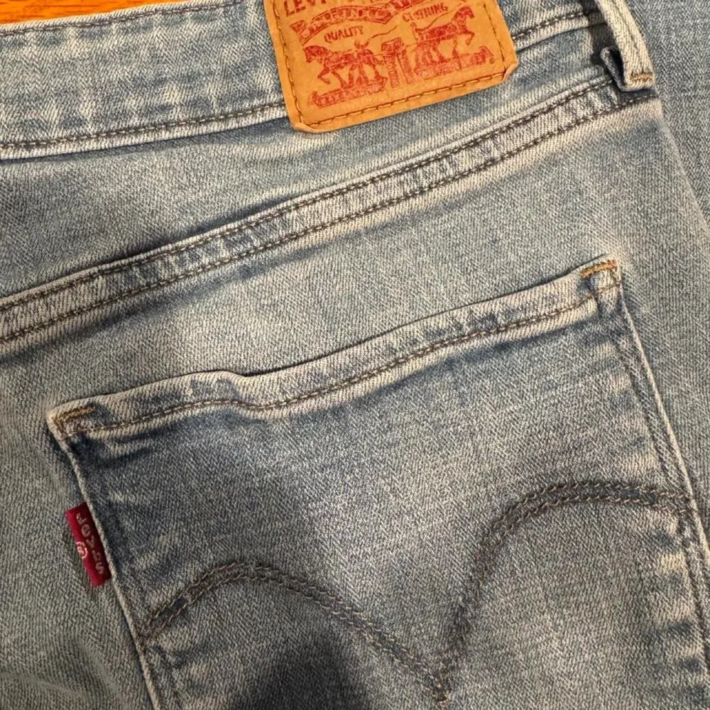 Levi’s Mid Rise Skinny Jeans Women’s Size 32 Light Wash Floral Embroidered Denim